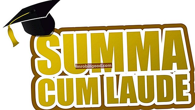 Ką reiškia „Summa Cum Laude“?