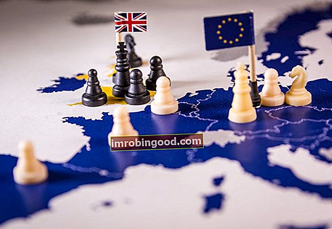 Brexit - šachové figurky představující UK a E.U.